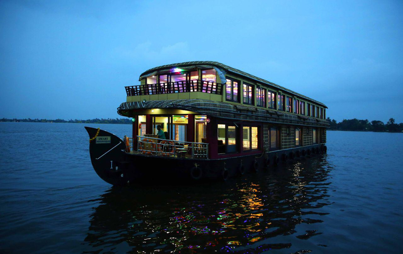 Special Houseboat Cruises